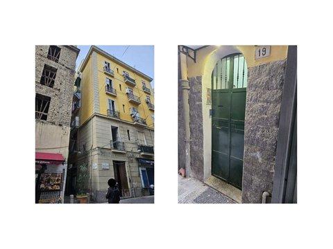 Trilocale in Vico Strettola Agli Orefici, 19, Mercato-Pendino, Napoli