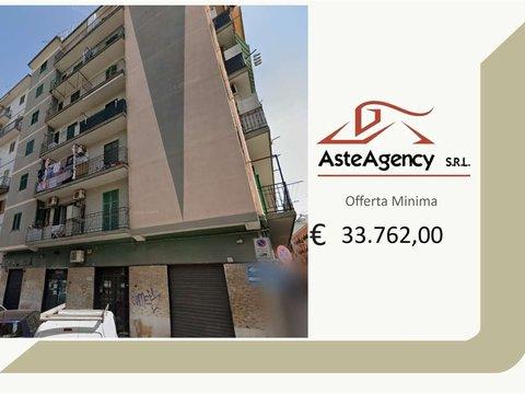 Trilocale in Via D'Alò Alfieri, 45, Tre Carrare - Battisti, Taranto