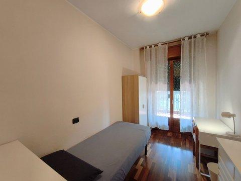 Camera in Viale Giovanni Suzzani, 12, Cà Granda - Pratocentenaro, Milano