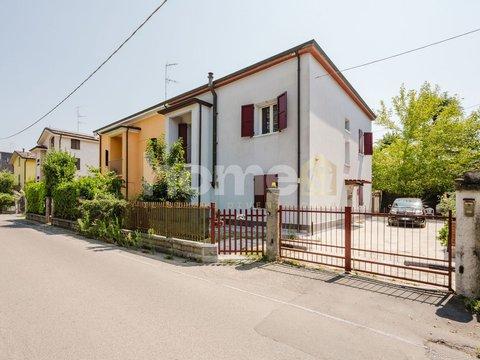 Villa in Via A. Fogazzaro, 18, Baragalla, Reggio Emilia