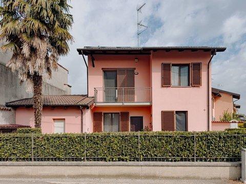 Villa in Via Ingegner Luigi Carena, Casei Gerola