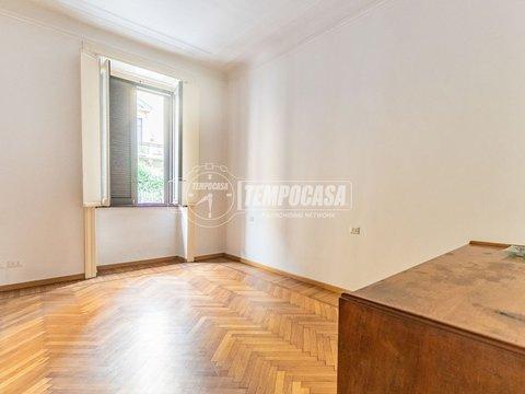 Trilocale in Viale Stelvio, 42, Isola, Milano