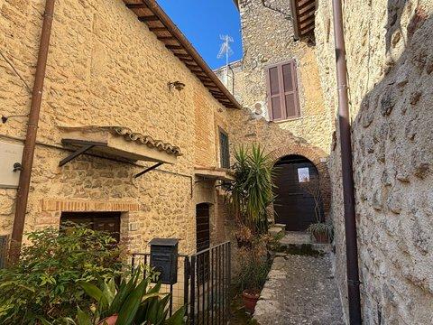 Casa indipendente in Diritta, Montopoli di Sabina