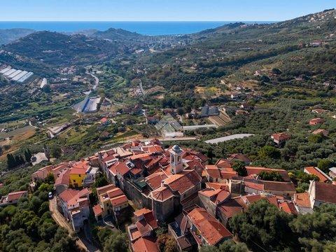 Casale/cascina in Via Monsignor Vincenzo Bracco, 20, Piani-Torrazza, Imperia
