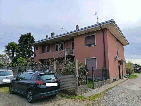 Trilocale in Via Tre Giugno, 55, Robecchetto con Induno
