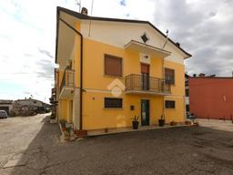 Villetta a schiera in Via Solferino e San Martino, 33, Roverbella