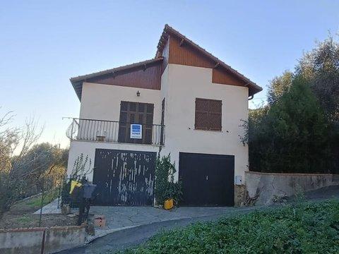 Casa indipendente in Via don luigi orengo, 17, Moltedo-Montegrazie, Imperia