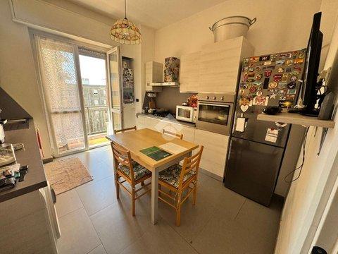 Quadrilocale in Via Vittorio Battaglini, 31, Sampierdarena Centro, Genova