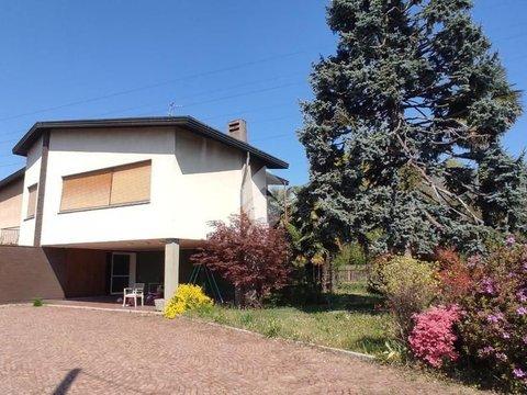 Casa indipendente in Via Trento, 60, Ferno