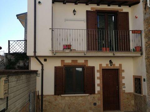 Casa indipendente in Via Arischia, 144, Pizzoli