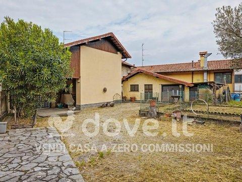 Villa in Via G. Matteotti, 3, Angera