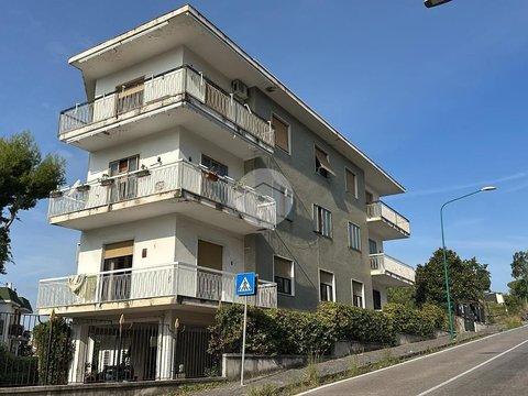 Trilocale in Via Enrico De Nicola, 40, Nicola - Montedoro - Camaldoli, Torre del Greco