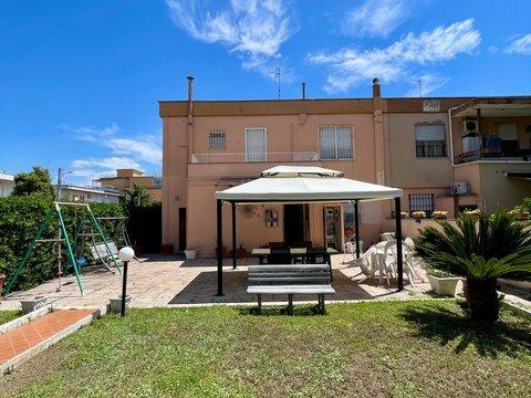 Villetta bifamiliare in Via Amaseno s.n.c, Europa-Italia, Latina