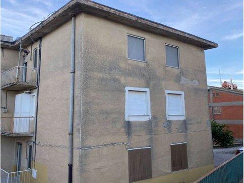 Trilocale in Via Castelnuovo, 221, Resuttano
