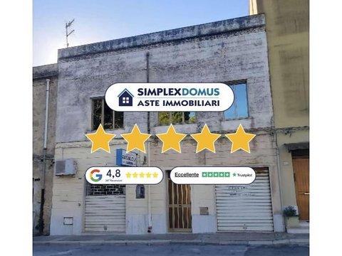 Appartamento in Via Vespri, Valderice