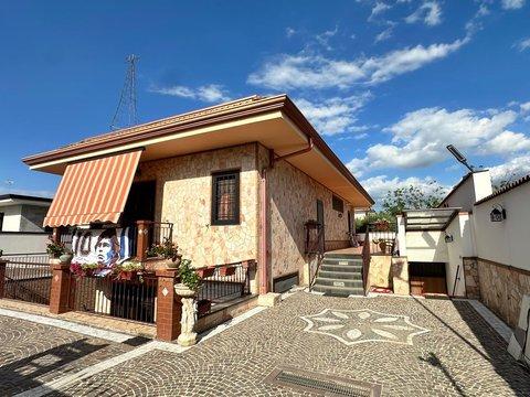 Villa in Via Annamaria Ortese, 30, Pomigliano d'Arco
