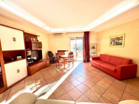 Trilocale in via Paolo Castaldi e Luigi Sequino, Pianura, Napoli