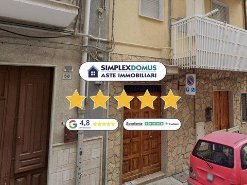 Trilocale in Via Sofrone, Centro, Gela