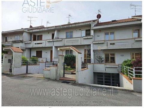 Appartamento in Via G. Ungaretti, 27, Centro, Montale