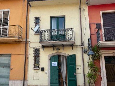 Casa indipendente in Corso Vittorio Veneto, 312, Grottaminarda