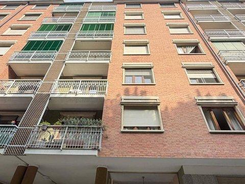 Trilocale in Viale V. Veneto, 55, Zona Centro, Chivasso