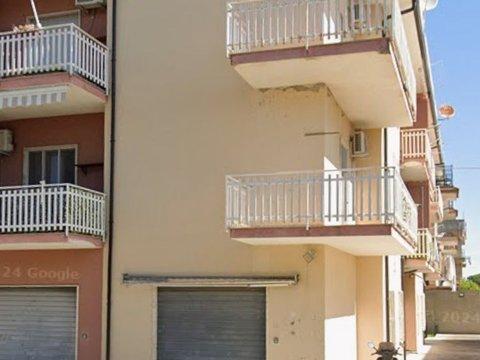 Quadrilocale in Viale della Pace, 26, Bianco