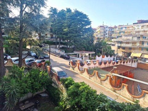 Appartamento in Salita Scudillo, 20, Materdei, Napoli