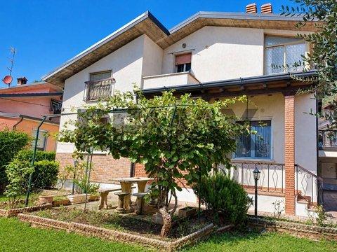 Villa in Via Guglielmo Oberdan s.n.c, Concesio