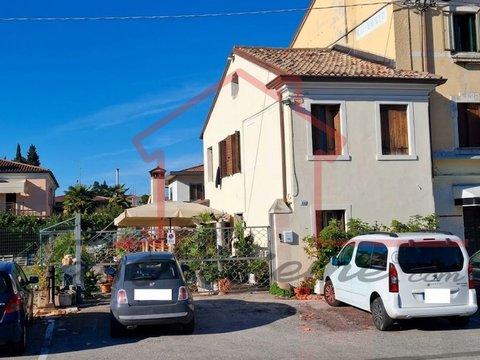 Villetta a schiera in Piazza Libertà, Bassano del Grappa