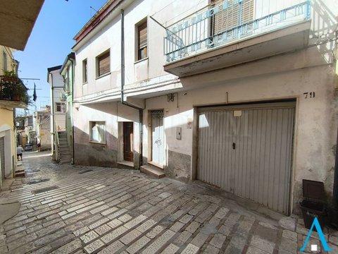 Casa indipendente in Via Pirgiano, 77, San Giovanni Rotondo