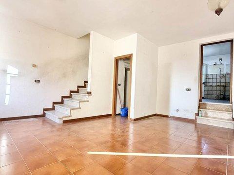 Casa indipendente a Bozzano-Quiesa, Massarosa