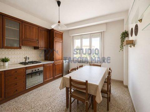 Trilocale in Strada Statale 1 s.n.c, Riva Ligure