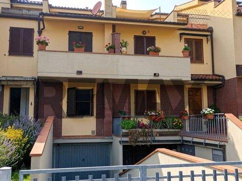 Villetta a schiera in Via Amore, 7, Casina Rossa - Zona Nord, Montecatini-Terme