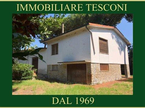 Villa in Via Medaglie d'Oro, 10, Lido di Camaiore, Camaiore