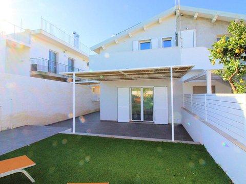 Villa in Via Fratelli Carnemolla, 27, Marina, Ragusa