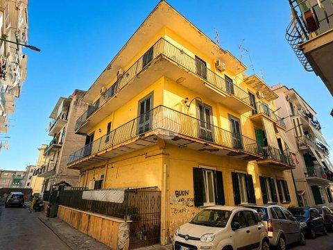 Trilocale in Via Amalfi, 27, Centro - Santa Teresa, Torre del Greco
