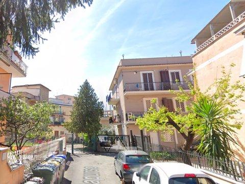 Trilocale in via Silvio Pellico, 9, Centro Città, Casoria