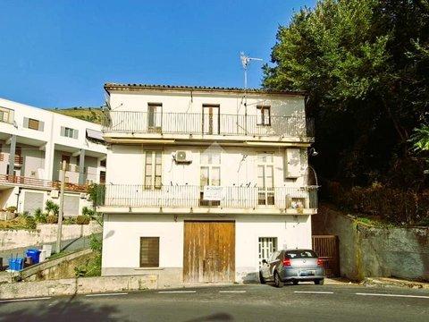 Casa indipendente in Viale Ippocrate s.n.c, Paola