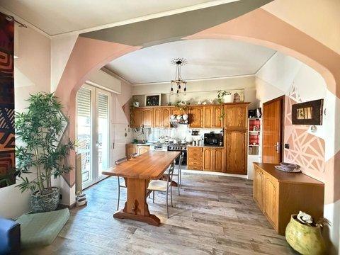 Villetta bifamiliare in Via Vittorio Alfieri, 12, Stazione, Montecatini-Terme