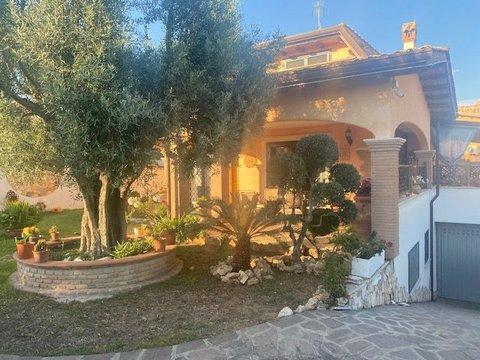 Casa indipendente in Via Afrodite, Colli di Enea-Torvaianica Alta-Campo Jemini, Pomezia
