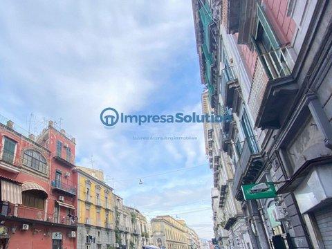 Trilocale in Via Cesare Rosaroll, San Lorenzo, Napoli