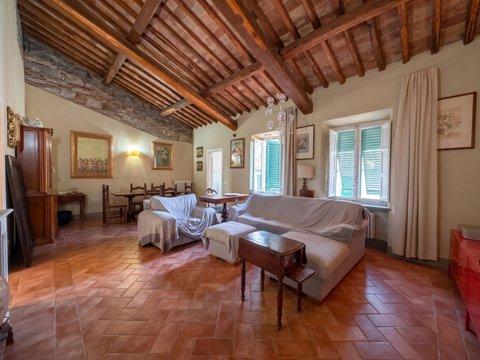 Quadrilocale in Via della Zecca, 37, Centro Storico, Lucca