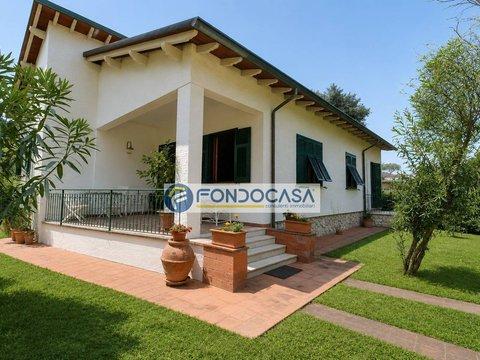 Villa in Via Pola, 29, Bondano - Partaccia, Massa