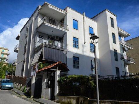 Trilocale in Via Pezzentelle s.n.c, Centro Storico, Torre del Greco