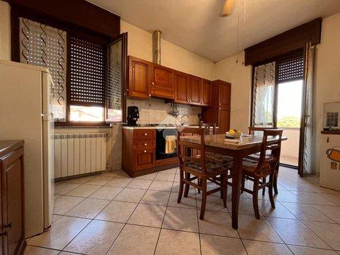 Bilocale in Via Sant'Ambrogio, 28, Romentino