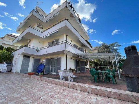 Villa in Via Giacomo Leopardi, 74, Pollena Trocchia