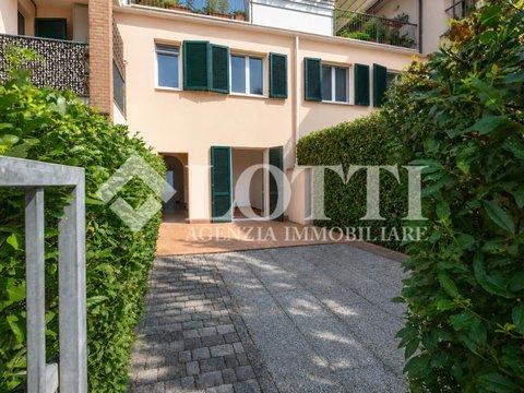 Villetta a schiera in Via dei Mezzi, 11, Vicopisano