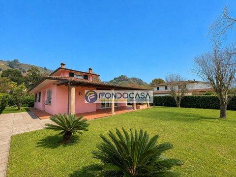 Villa in Via Castagnara, Mirteto, Massa
