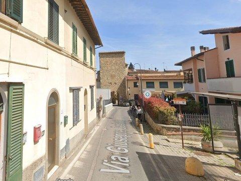 Trilocale in Via Giuseppe Garibaldi, 25, Centro, Signa