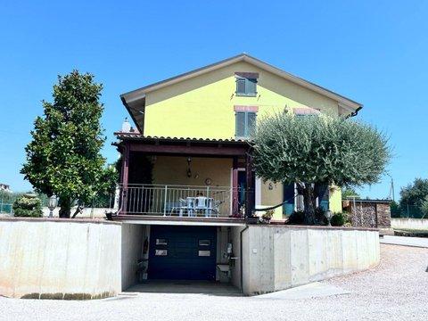 Casa indipendente in Contrada Piane di Chienti, 18, Santa Maria Apparente, Civitanova Marche